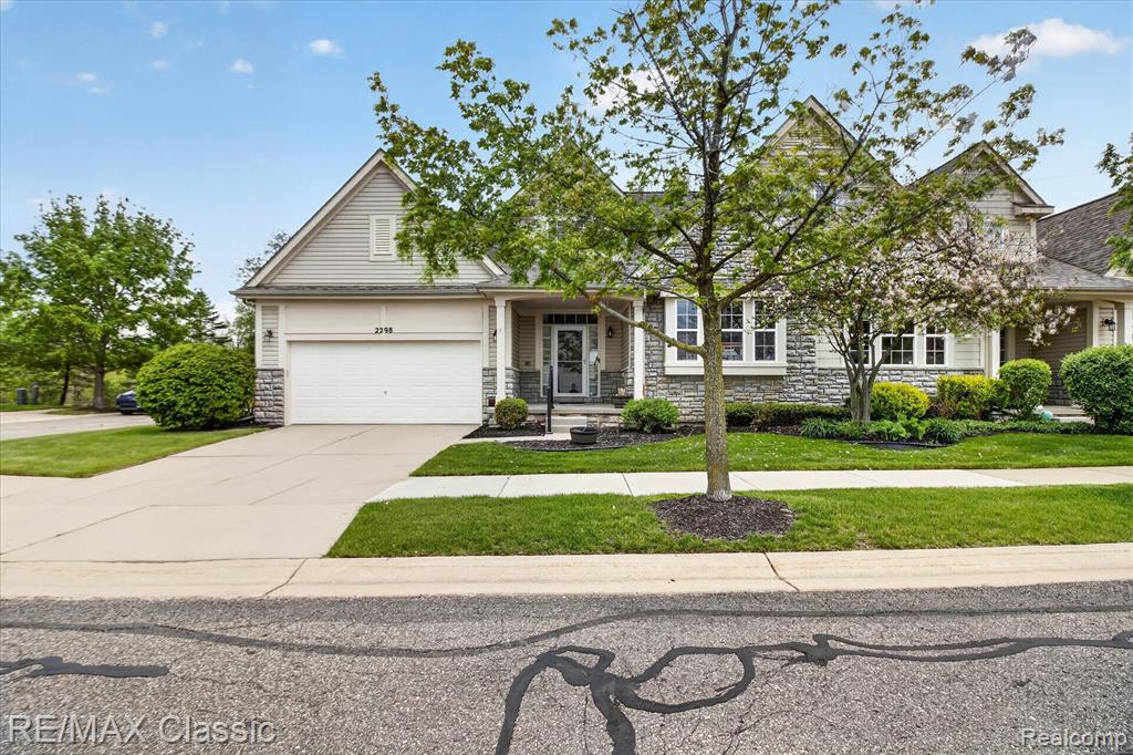 2298 Calibouge, 32, Commerce Twp, MI 48382 — Photo 3