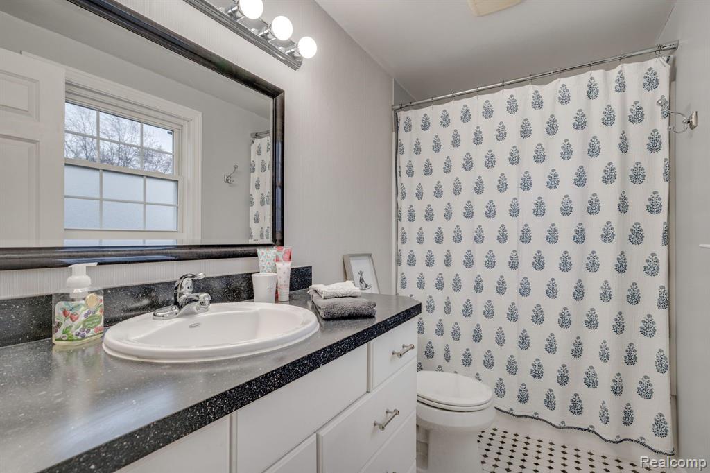 4855 CAROL Drive, Troy, MI 48085 — Photo 30