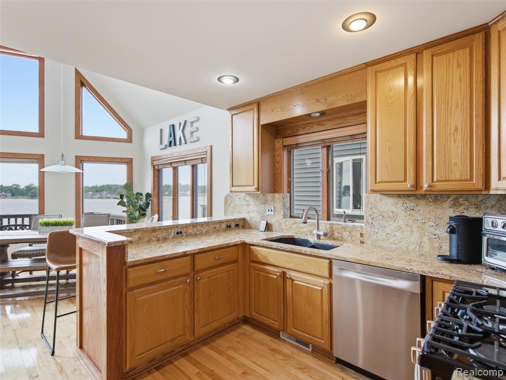 14292 Westman Drive, Fenton, MI 48430 — Photo 7