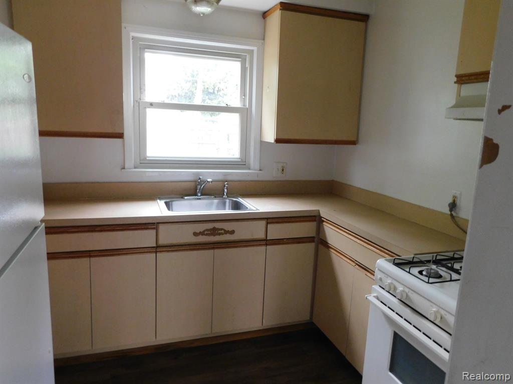 813 E MUIR Avenue, Hazel Park, MI 48030 — Photo 4