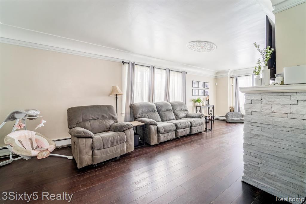 744 RIVERBANK Street, Wyandotte, MI 48192 — Photo 9