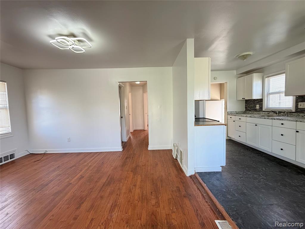 5698 Greenview Avenue, Detroit, MI 48228 — Photo 9
