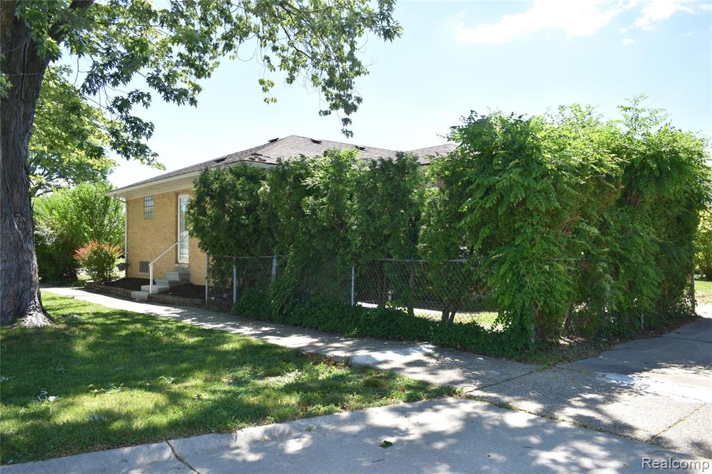 23825 Johnston Avenue, Eastpointe, MI 48021 — Photo 28