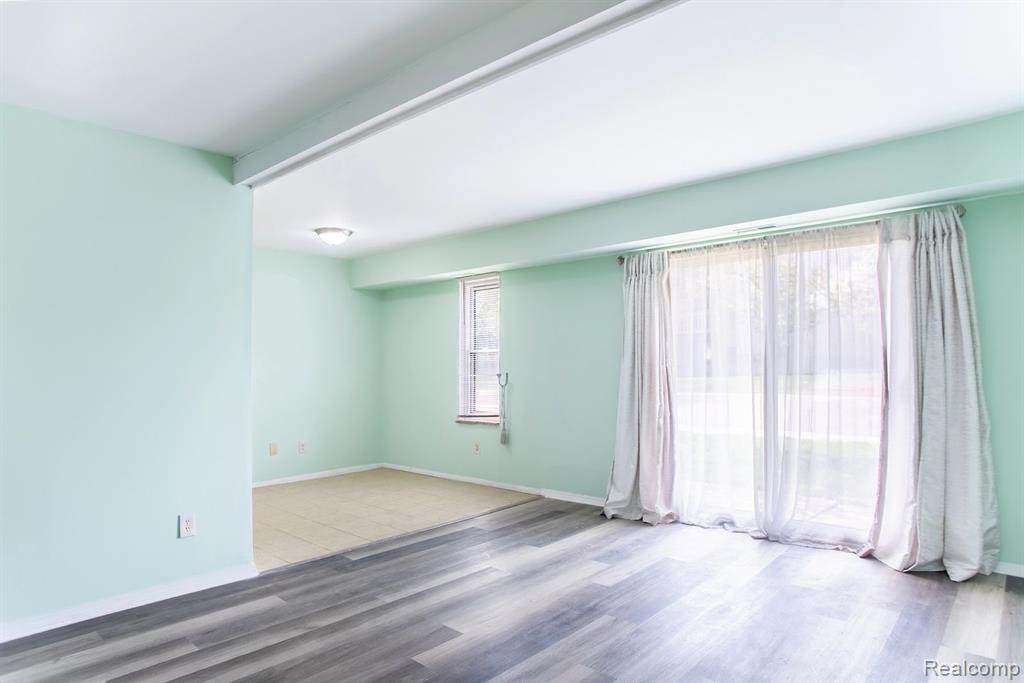 31993 W 12 Mile Road, 109, Farmington, MI 48334 — Photo 11