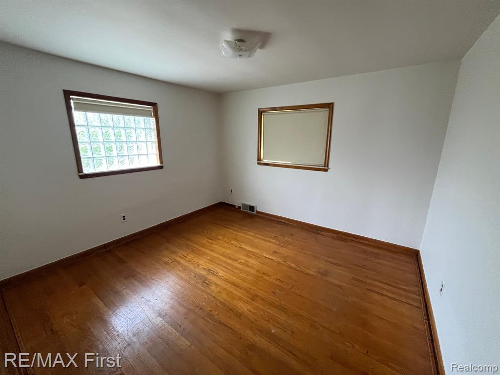 5239 E 13 MILE Road, Warren, MI 48092 — Photo 8