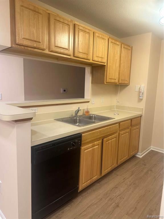 306 MARIGOLD Circle, Westland, MI — Photo 25