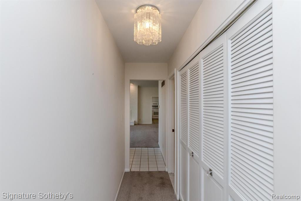 6015 PEBBLE LANE, West Bloomfield, MI — Photo 28