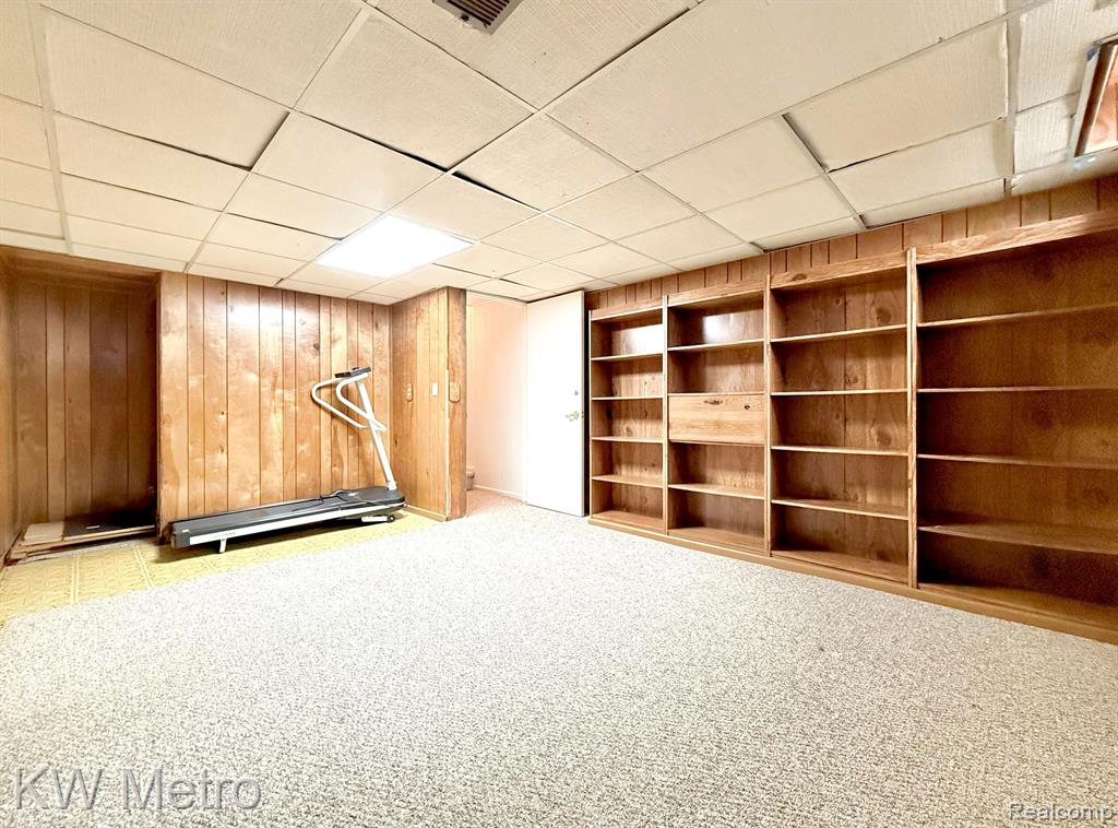 223 NEPTUNE Drive, Walled Lake, MI 48390 — Photo 23