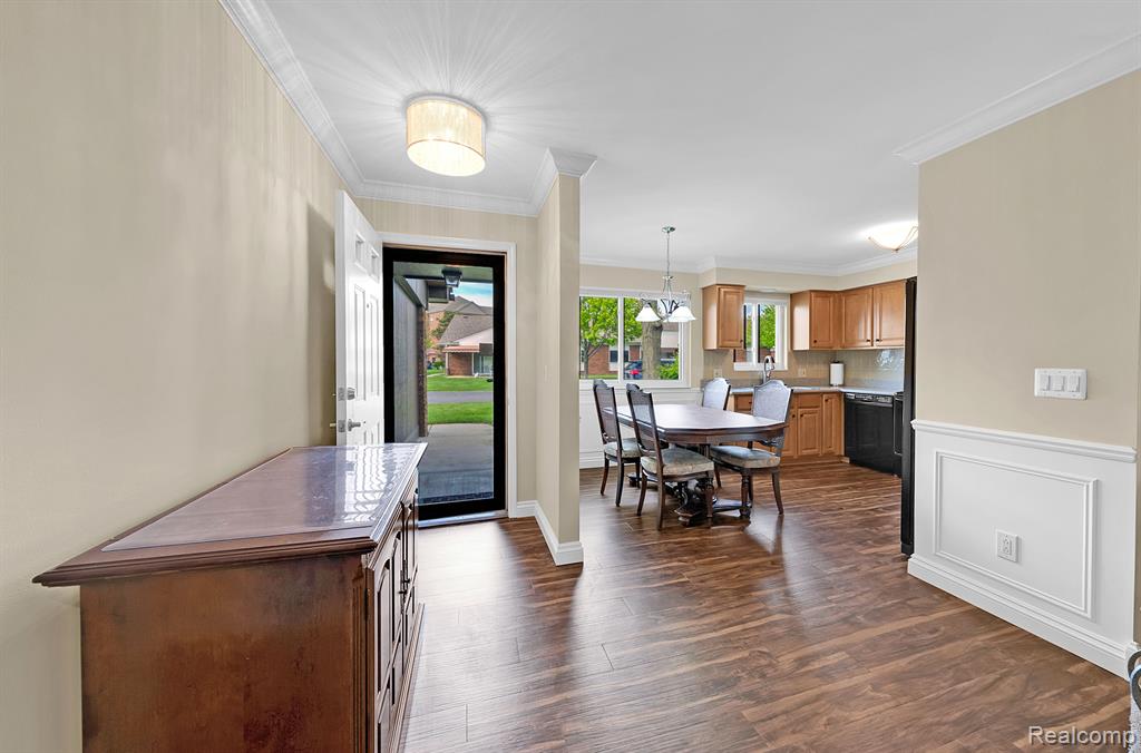 718 COUNTRY CLUB Drive, Saint Clair Shores, MI 48082 — Photo 7