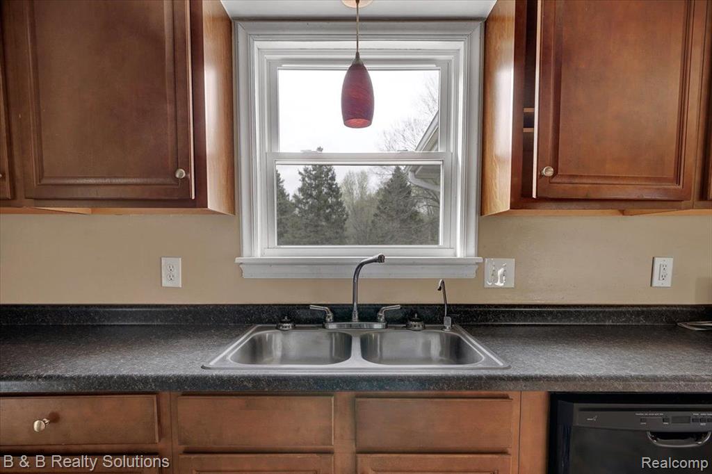 4114 COLUMBIAVILLE Road, Columbiaville, MI 48421 — Photo 10