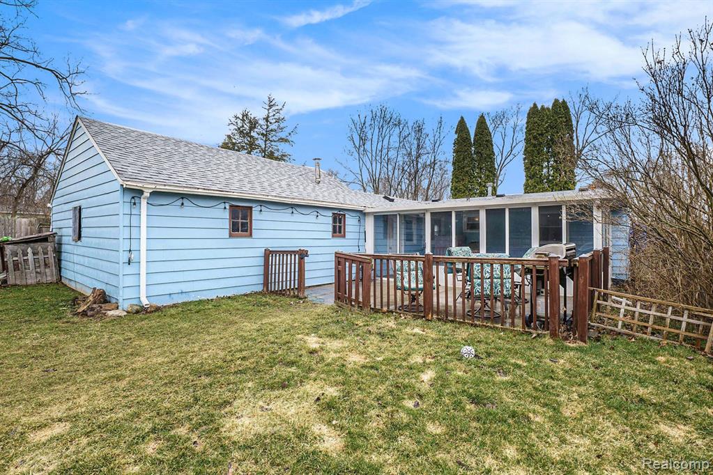 707 MARY COURT, Fenton, MI 48430 — Photo 15