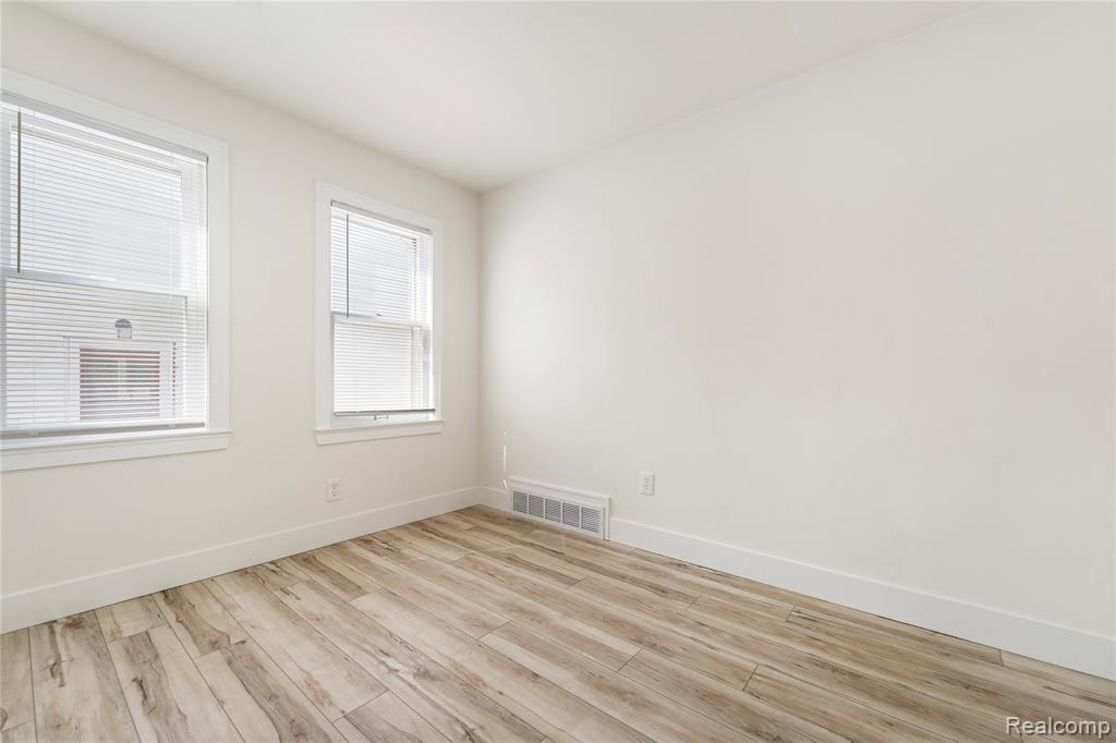 20075 Washtenaw Street, Harper Woods, MI 48225 — Photo 12