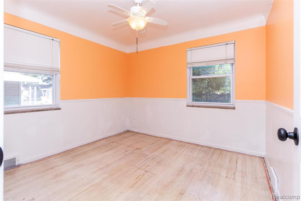 8235 Mackay Court, Utica, MI 48317 — Photo 15