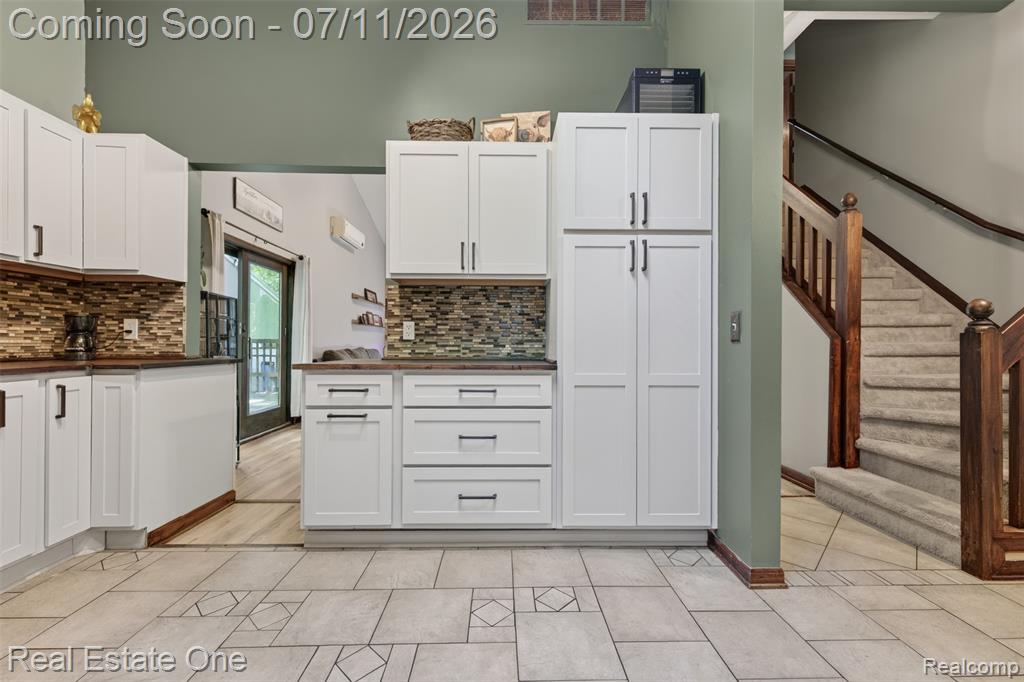 310 S Van Road, Holly, MI 48442 — Photo 7