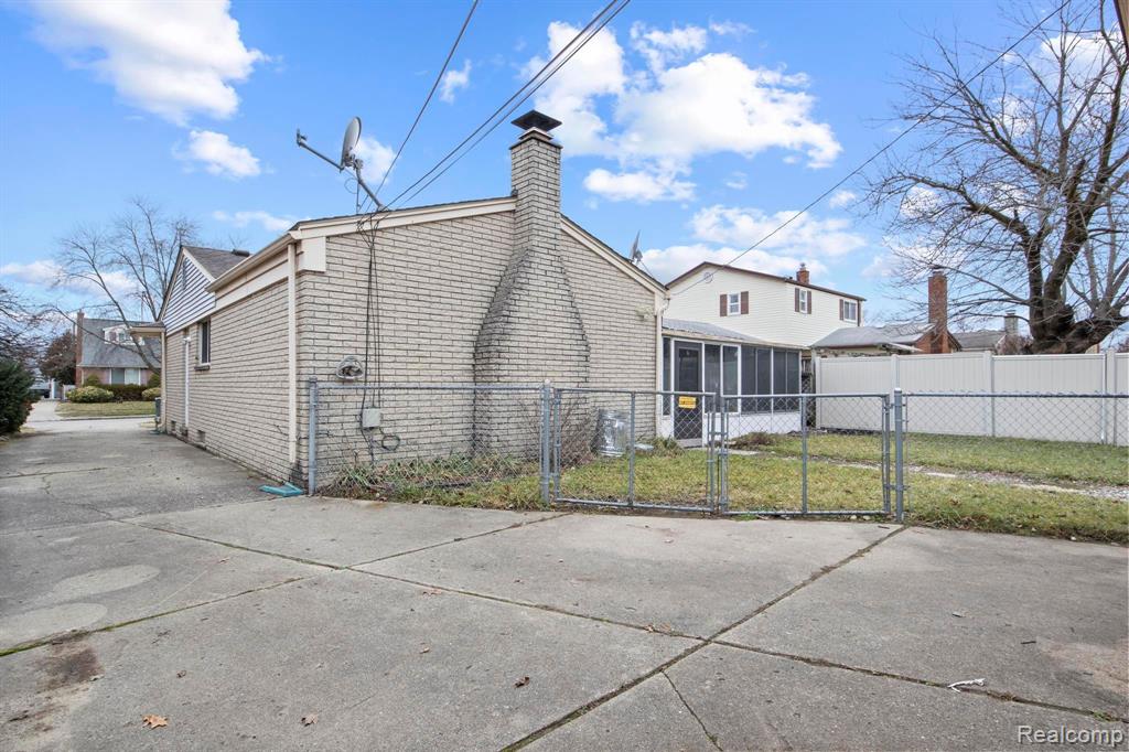 8426 Forrest Drive, Canton, MI 48187 — Photo 33