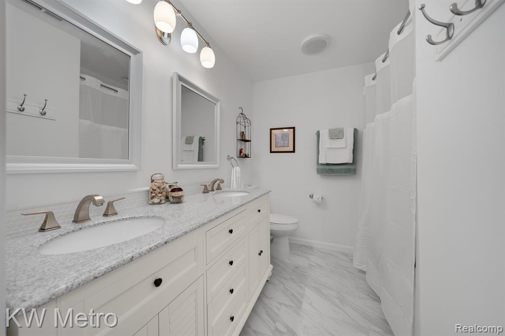 836 OAK CANYON Court, Holly, MI 48442 — Photo 9