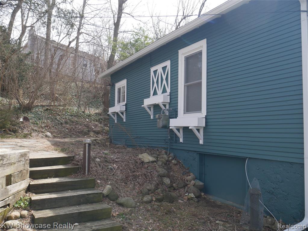 913 PEARSON Drive, Milford, MI 48381 — Photo 4