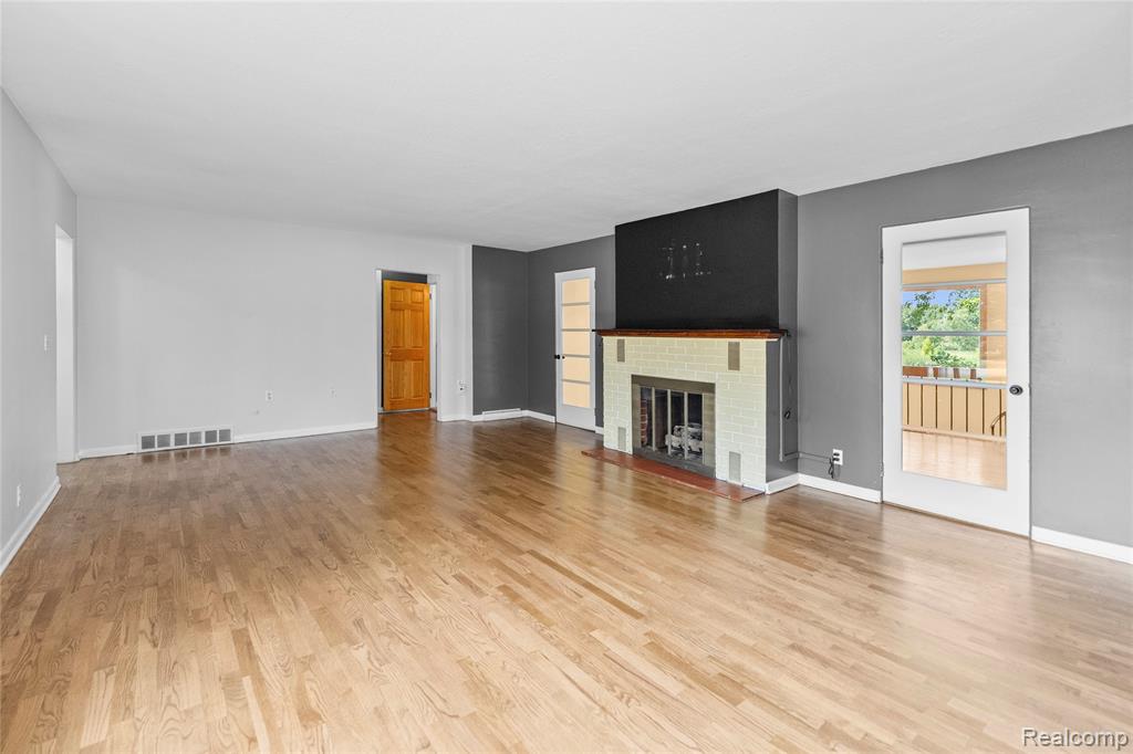 2354 Grove Park Road, Fenton, MI 48430 — Photo 11
