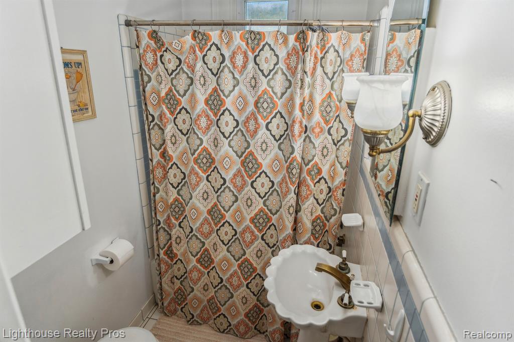 67640 W 8 MILE Road, South Lyon, MI 48178 — Photo 21
