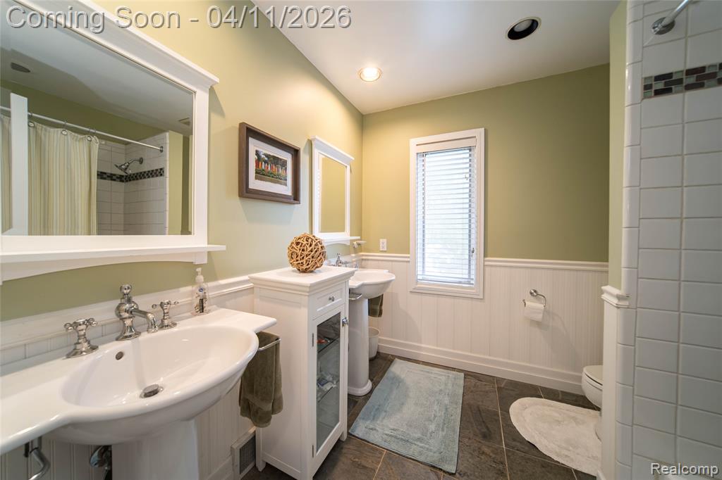 4683 Maura Lane, West Bloomfield, MI 48323 — Photo 34