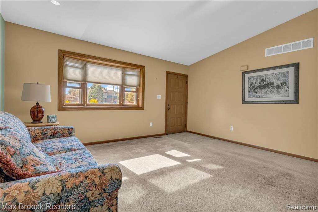 47685 Jefferson Avenue, Chesterfield, MI 48047 — Photo 6