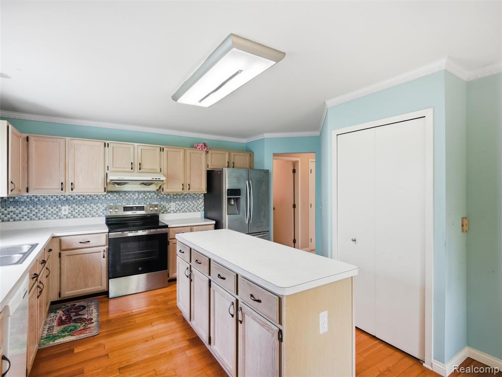 42647 Wimbleton Way, Novi, MI — Photo 3