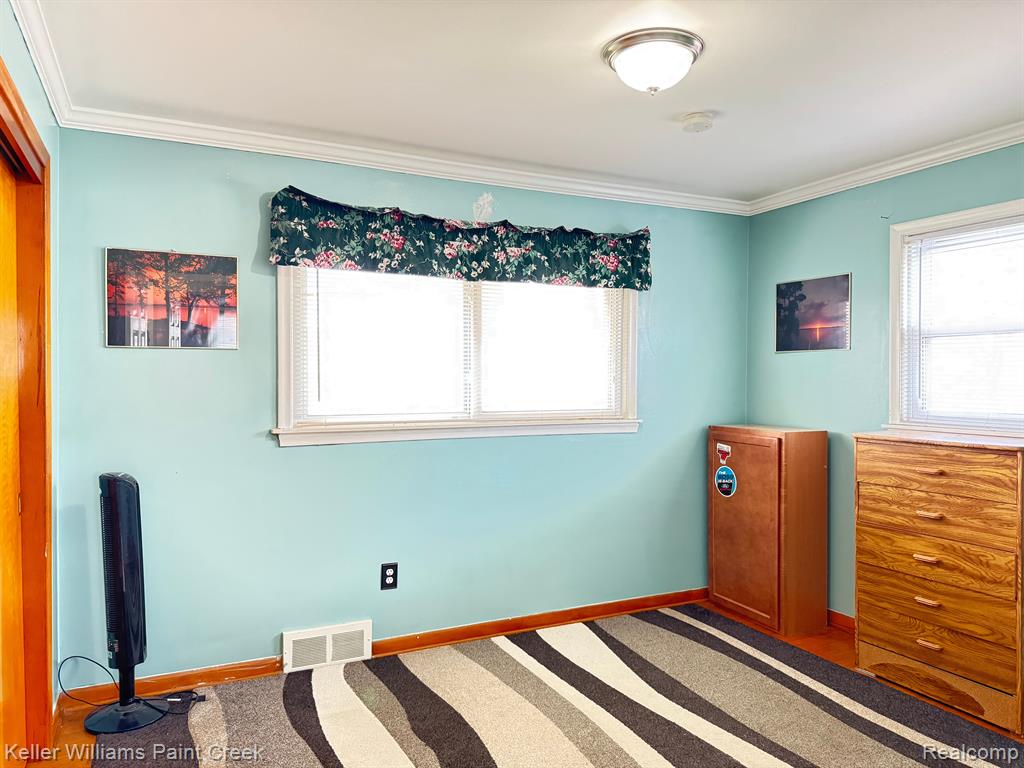 8356 ARNOLD Street, Dearborn Heights, MI 48127 — Photo 18