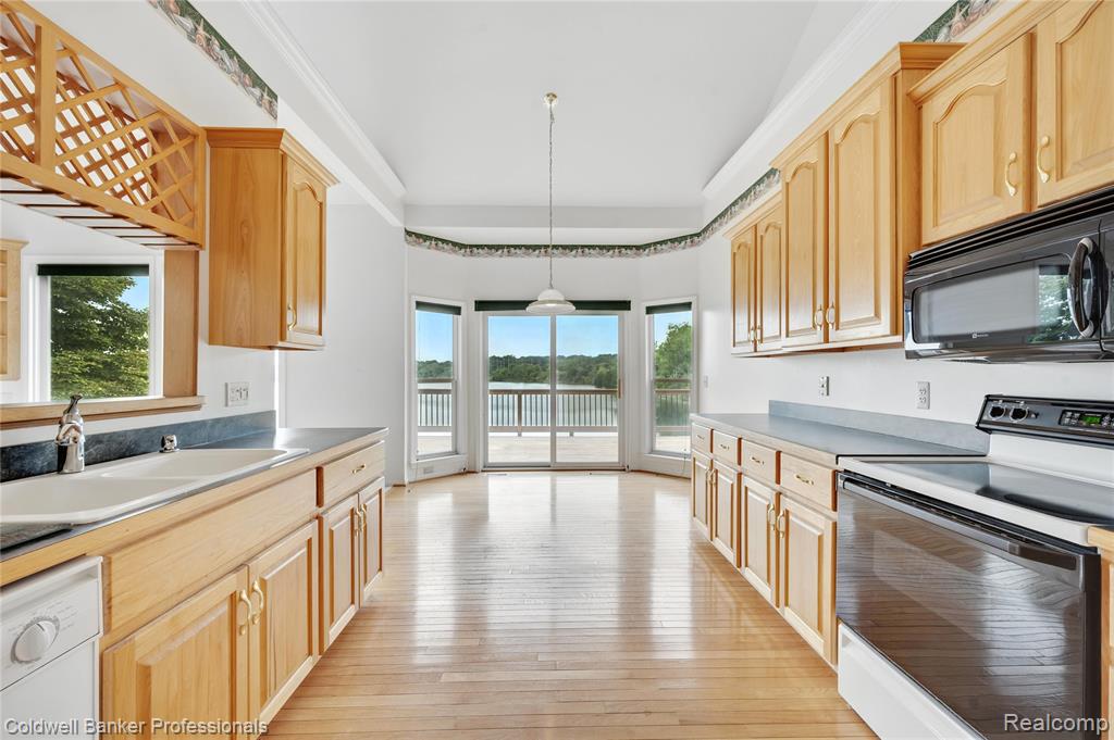 770 Lakes Edge Drive, Oxford, MI 48371 — Photo 19