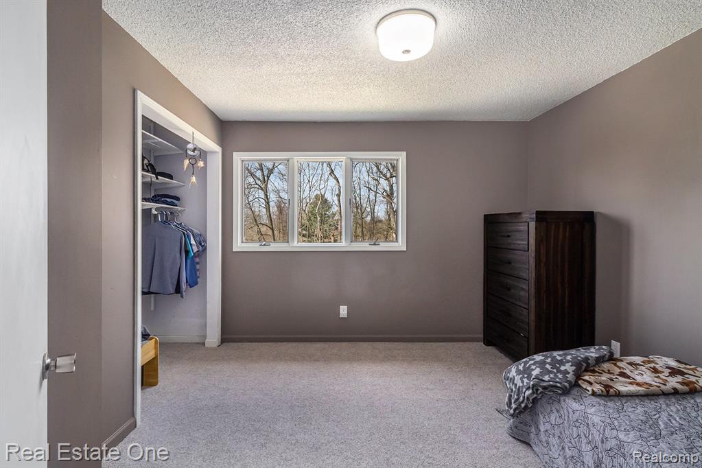 8155 Sheraton Park Drive, Fenton, MI 48430 — Photo 31
