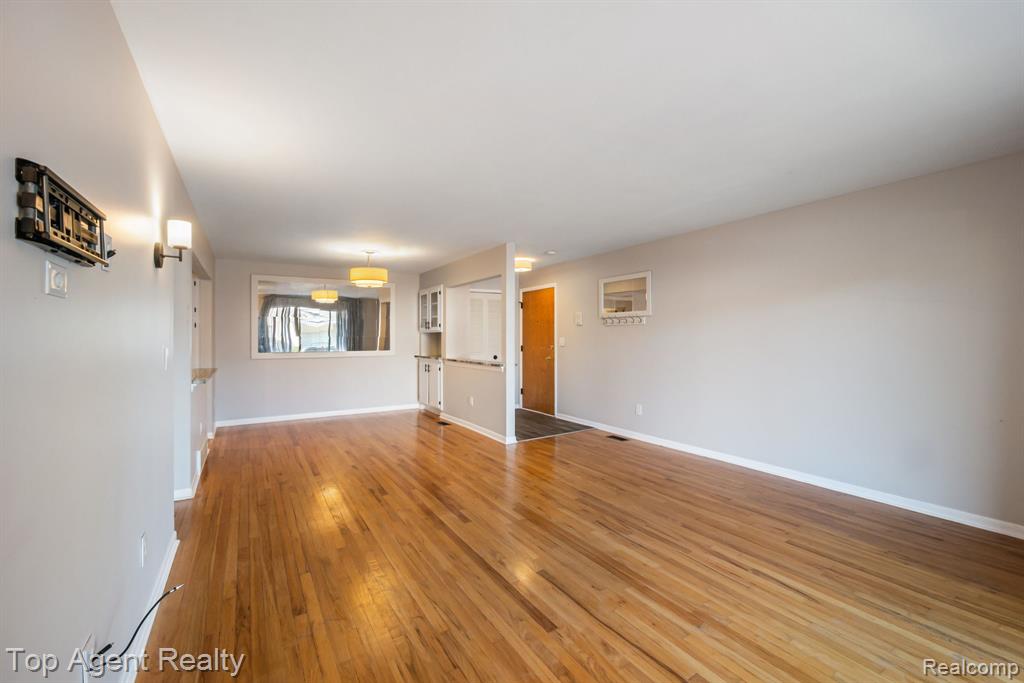 8353 Kennedy Circle, Warren, MI 48093 — Photo 13
