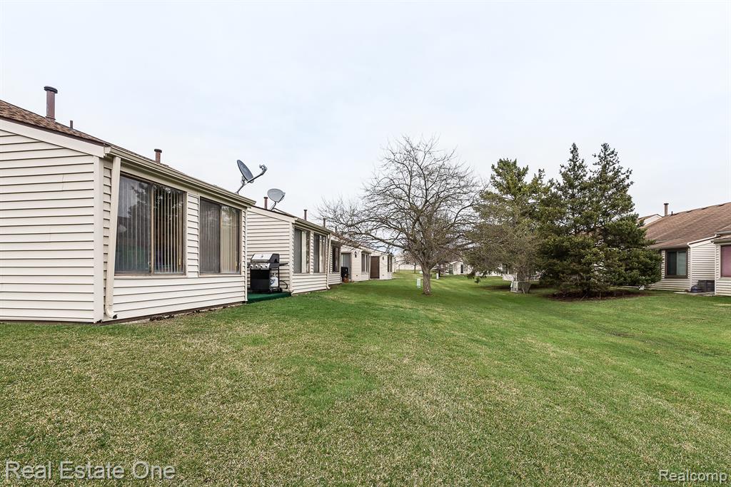 62071 YORKTOWN, 6, South Lyon, MI 48178 — Photo 34