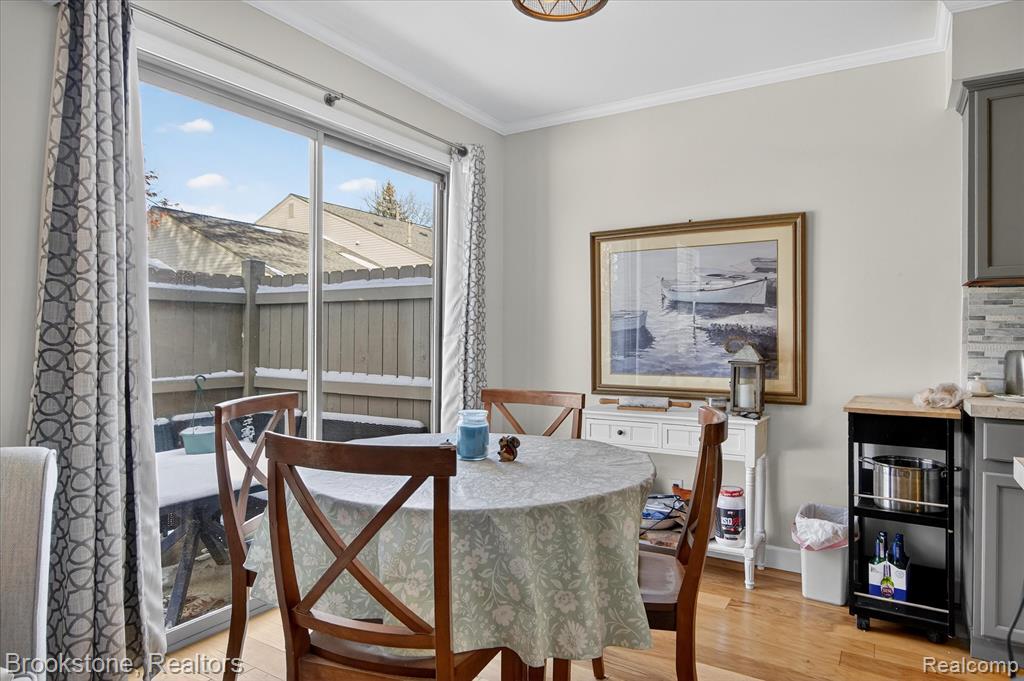 30 Pine Tree Ridge Drive, Waterford, MI, 48327