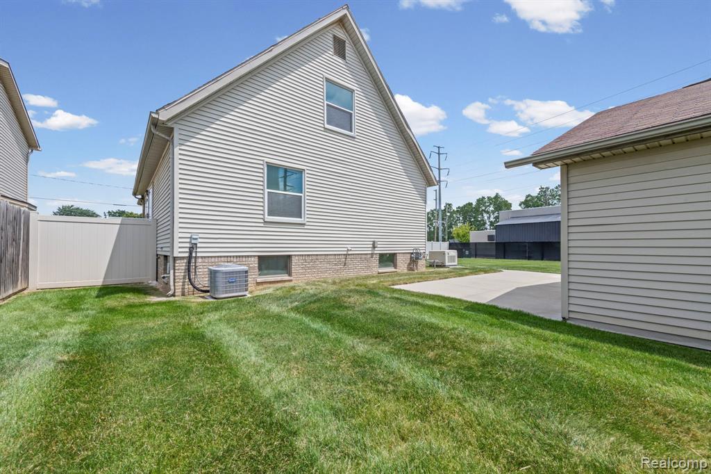 941 Pine Street, Wyandotte, MI 48192 — Photo 32