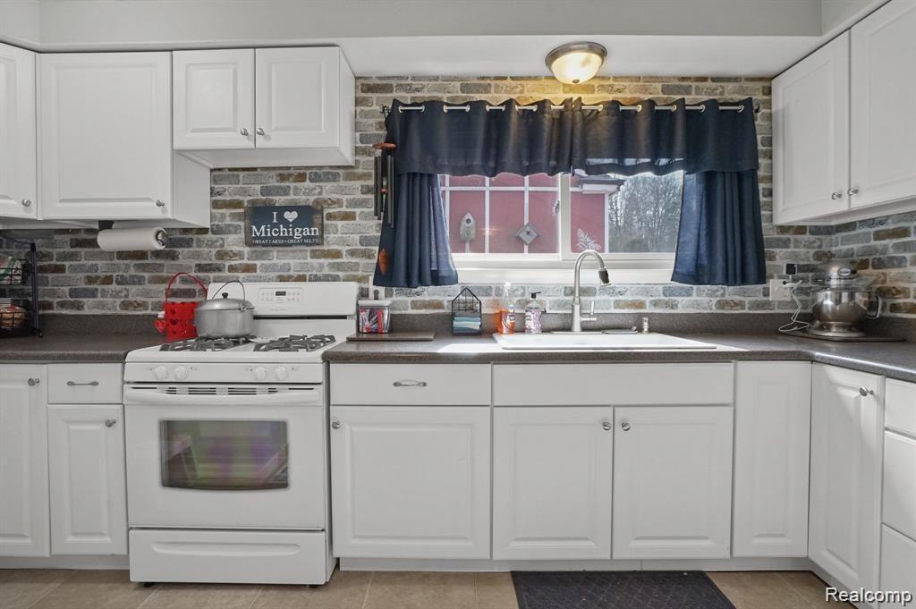 4865 Clarkston Road, Clarkston, MI 48348 — Photo 9
