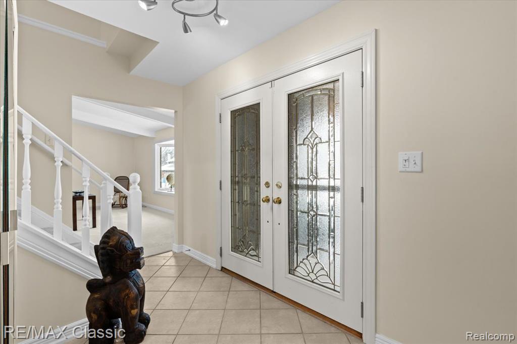 5067 Oakwood Court, Commerce Twp, MI 48382 — Photo 6