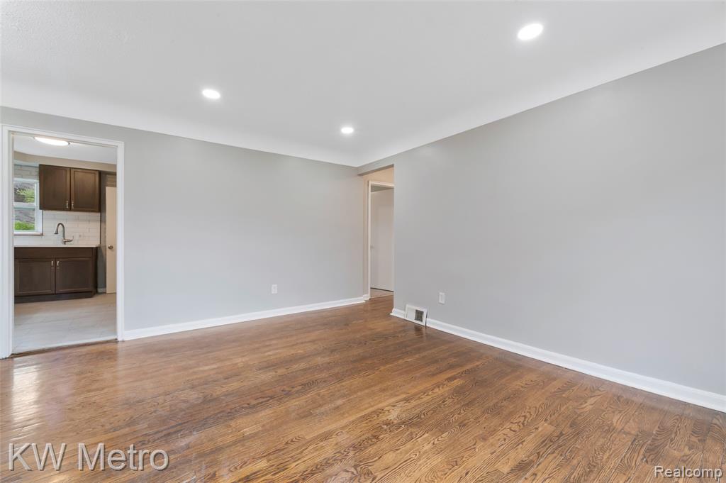 22591 N Kane Street, Detroit, MI 48223 — Photo 6