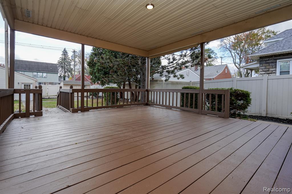 547 Orchard Street, Wyandotte, MI 48192 — Photo 9