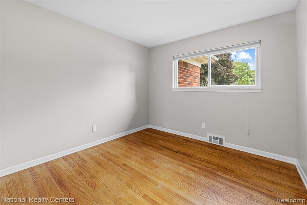 52655 Pappy, Shelby Twp, MI 48316 — Photo 12