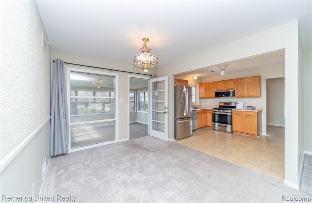 945 N Commerce Road, Commerce Twp, MI 48382 — Photo 10