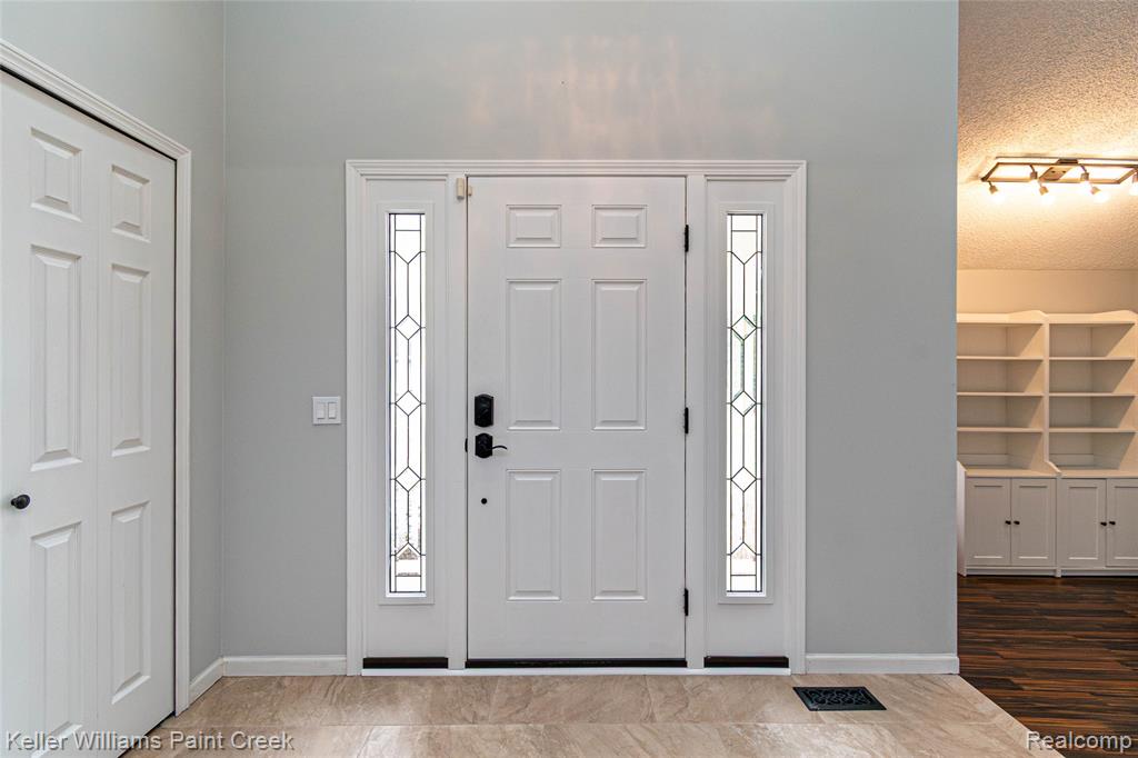 5700 Point Of The Woods Drive, West Bloomfield, MI 48324 — Photo 11
