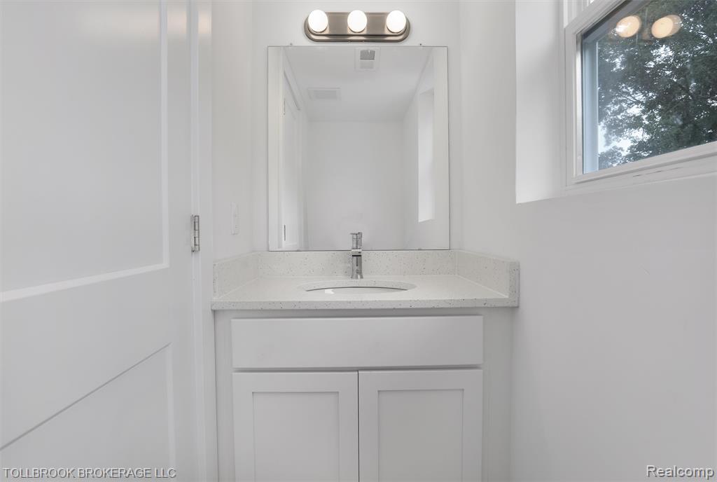 53 N Roselawn Street, Pontiac, MI 48342 — Photo 17