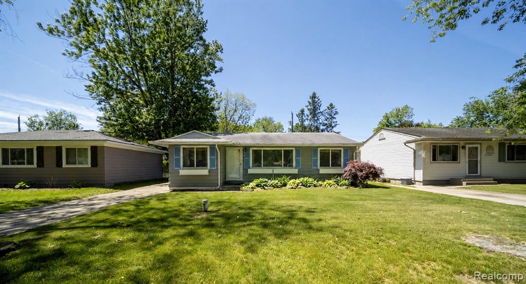 2363 Darnell Street, Wolverine Lake, MI 48390