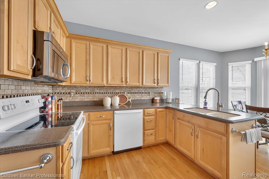285 Stony Lake Drive, Oxford, MI 48371 — Photo 17