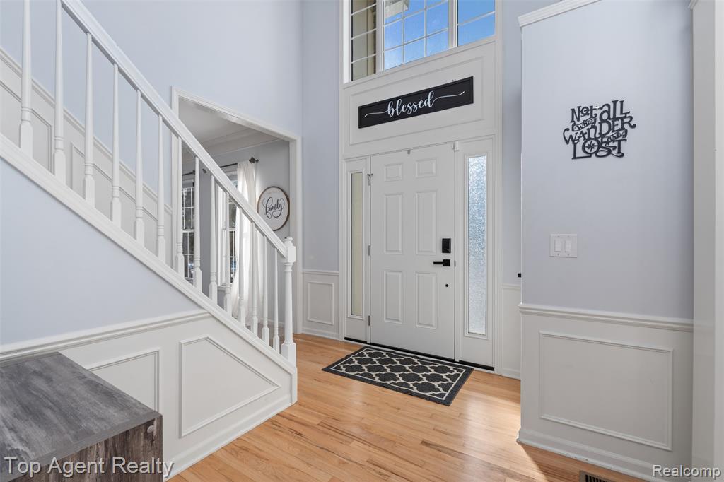 668 Berridge Circle, Lake Orion, MI — Photo 6