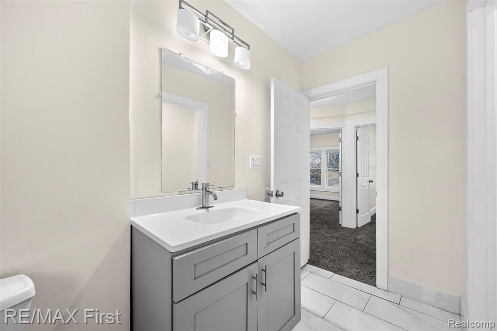 556 Leicester Court, Detroit, MI 48202 — Photo 17