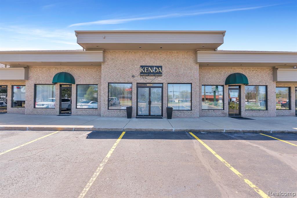 8074 21 Mile Rd, Shelby Twp, MI 48317
