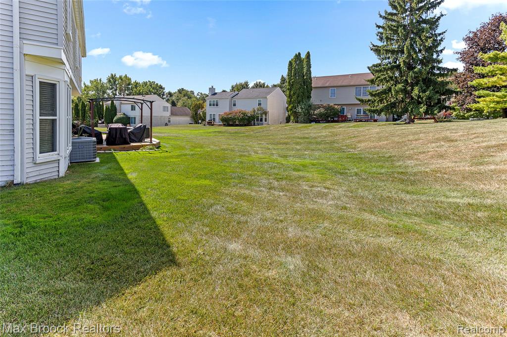 5492 Charrington Court, West Bloomfield, MI 48324 — Photo 10