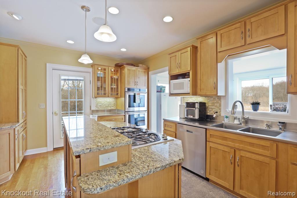 5383 Riverview Drive, Bridgeport, MI 48722 — Photo 21