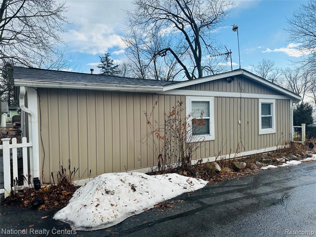 10461 9 Mile Road, Whitmore Lake, MI 48189 — Photo 35