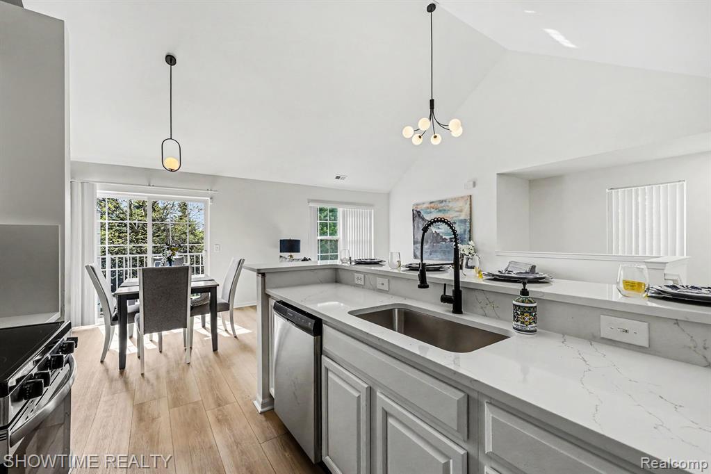 8568 Heywood Circle, Sterling Heights, MI 48312 — Photo 10